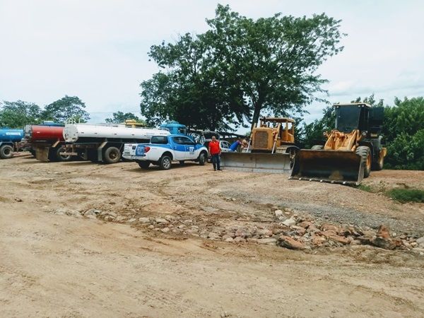 Pipeiros do AÃ§ude do Cego agradecem recuperaÃ§Ã£o de estrada pelo governo do estado e denunciam negligÃªncia da prefeitura