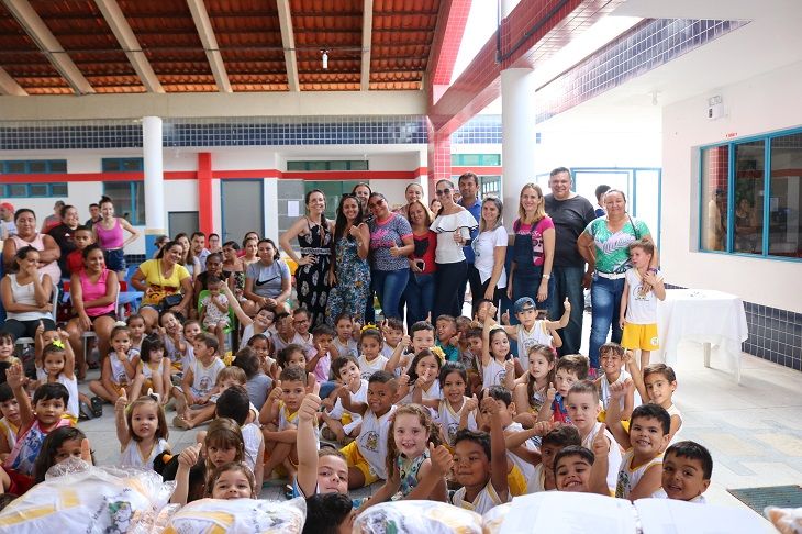 Prefeitura de Ouro Branco entrega fardamento para todos os alunos