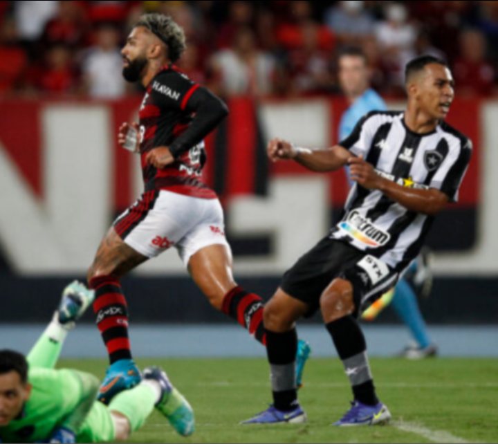 Botafogo x Flamengo: Diego Alves volta a ser relacionado após dois meses; David Luiz descansa