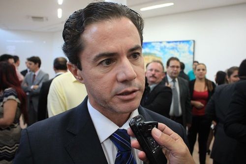 Senador volta a atacar gestão de Romero em Campina Grande
