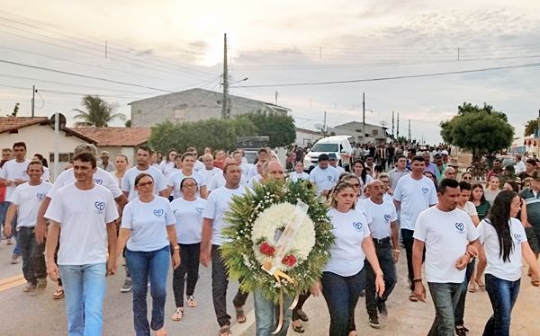 Em grande comoção, Santa Terezinha se despede do missionário Carlos da Santana, nesta segunda (30)