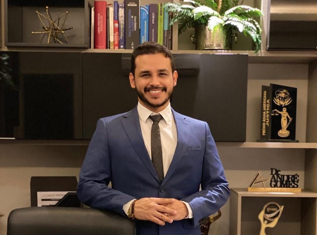 \\\'Foram contratados mais de 650 servidores no ano de eleição em Teixeira\\\', diz advogado André Gomes, que protocolou AIJE contra o atual gestor; ouça