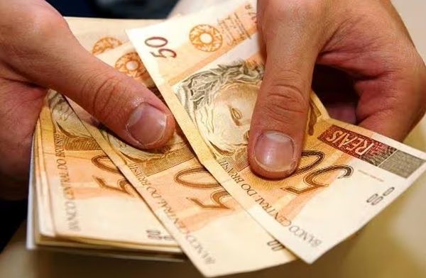 Governo afirma que salário mínimo poderá ser de R$ 1.502,00 a partir de 2025
