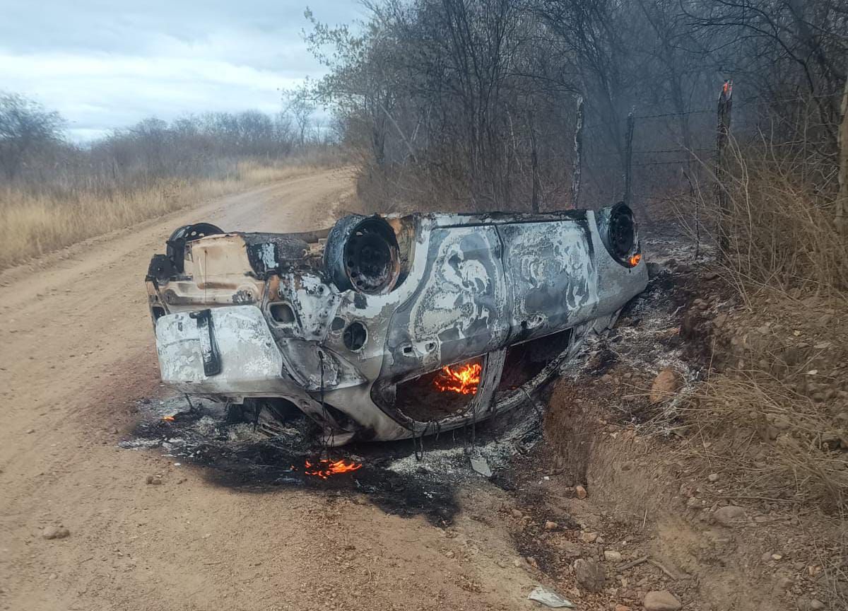 Polícia Militar encontra carro carbonizado na zona rural de Catingueira; caso será investigado
