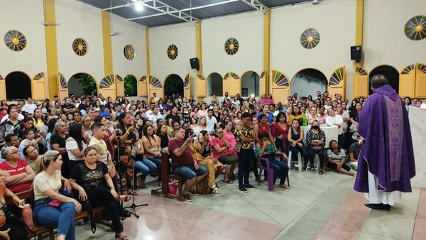 Missa das Famílias em Santa Terezinha, que foi celebrada por Padre Fabrício, é vivenciada por multidão; veja fotos