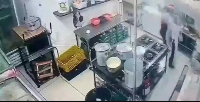 Mulher é presa após jogar água quente em colega de trabalho em bar na Paraíba