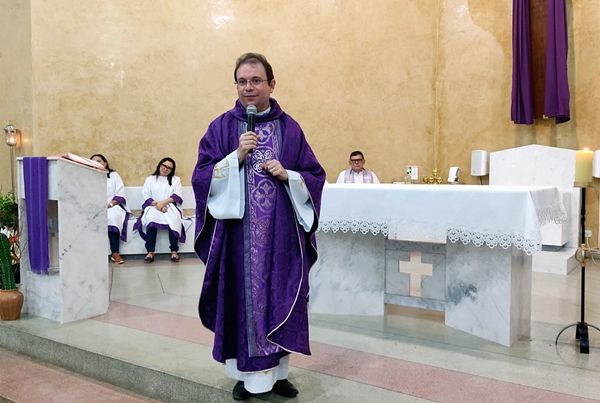 Imprensa patoense repercute atitude da Diocese de Campina Grande em proibir padre Fabrício de evangelizar em Soledade; veja