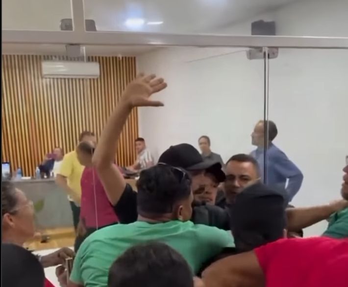Votação para aprovação de contas do prefeito de Nova Olinda-PB gera confusão na Câmara Municipal; veja vídeo 