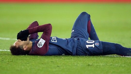 Preocupação e vitória fácil: Neymar torce tornozelo, e PSG bate o Olympique por 3 a 