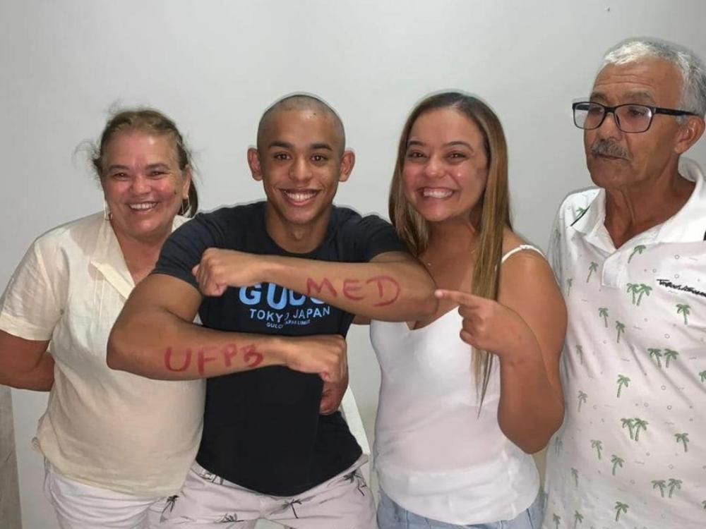 Jovem natural de Teixeira é aprovado para o curso de medicina na Universidade Federal da Paraíba; veja seu relato