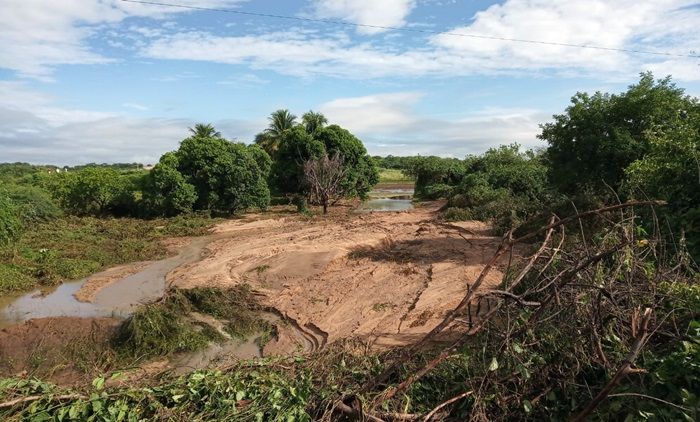 Chuva de 115 mm provoca arrombamento de açude no sítio São Mateus, em Santa Terezinha-PB; veja fotos