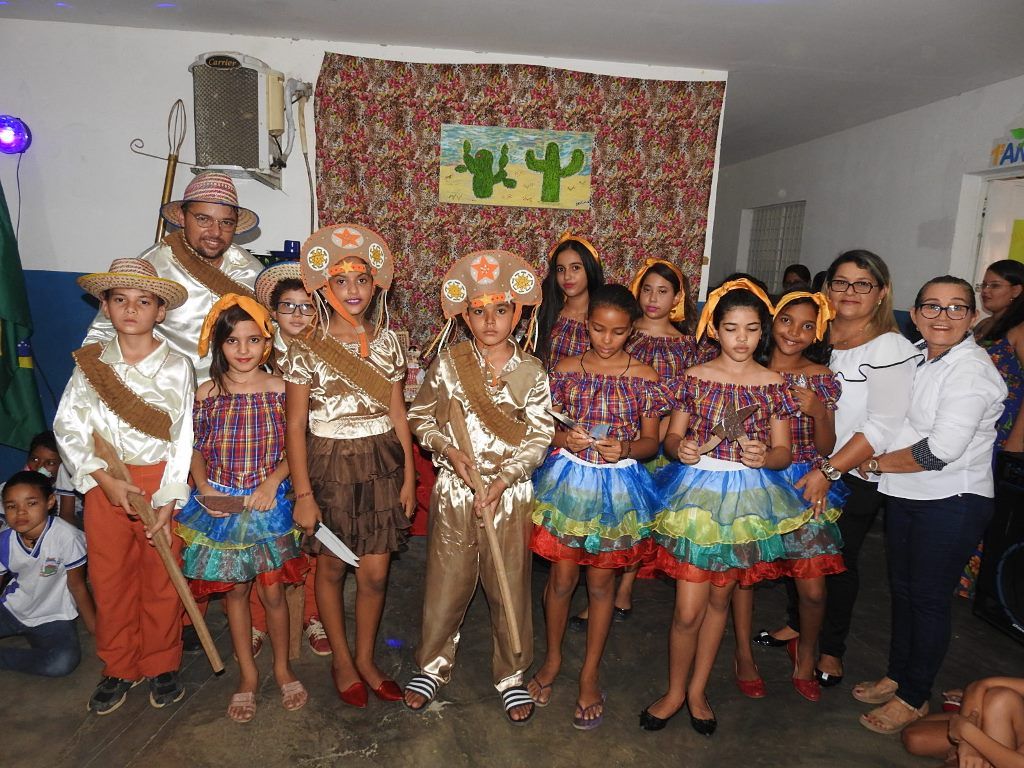 Escola faz homenagem a Pedro Soares de Almeida e apresenta projeto sobre a Literatura de Cordel