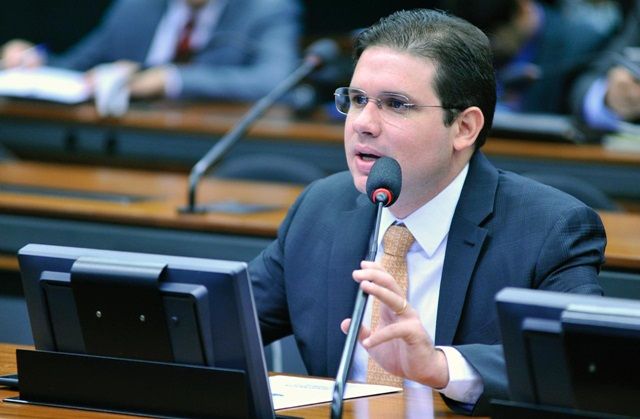 Hugo Motta defende que consumidores tenham direito à segurança de seus dados pessoais