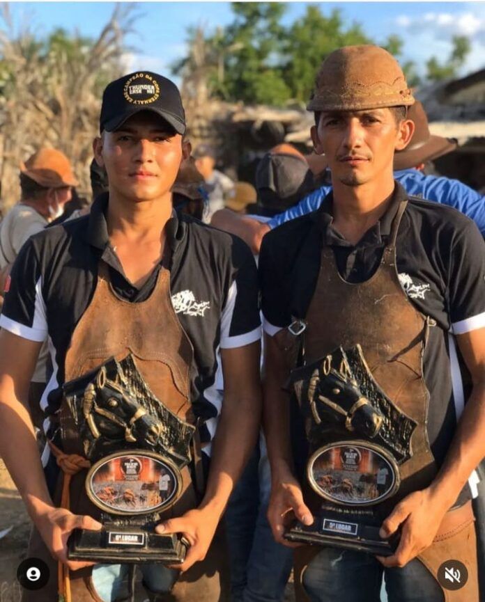 Vaqueiros de Santa Terezinha -PB são destaques em pega de boi no mato em São José do Bonfim