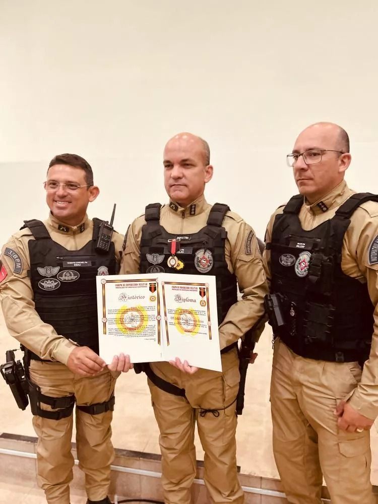 Comandantes do CPR II e do 3º BPM são homenageados em solenidade do Corpo de Bombeiros