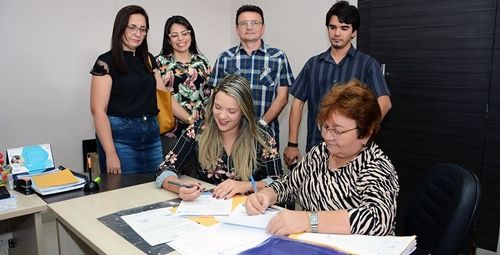 Contrapartida entre UniFIP e Complexo Hospitalar de Patos resulta em doação de poltronas para acompanhantes de pacientes internos