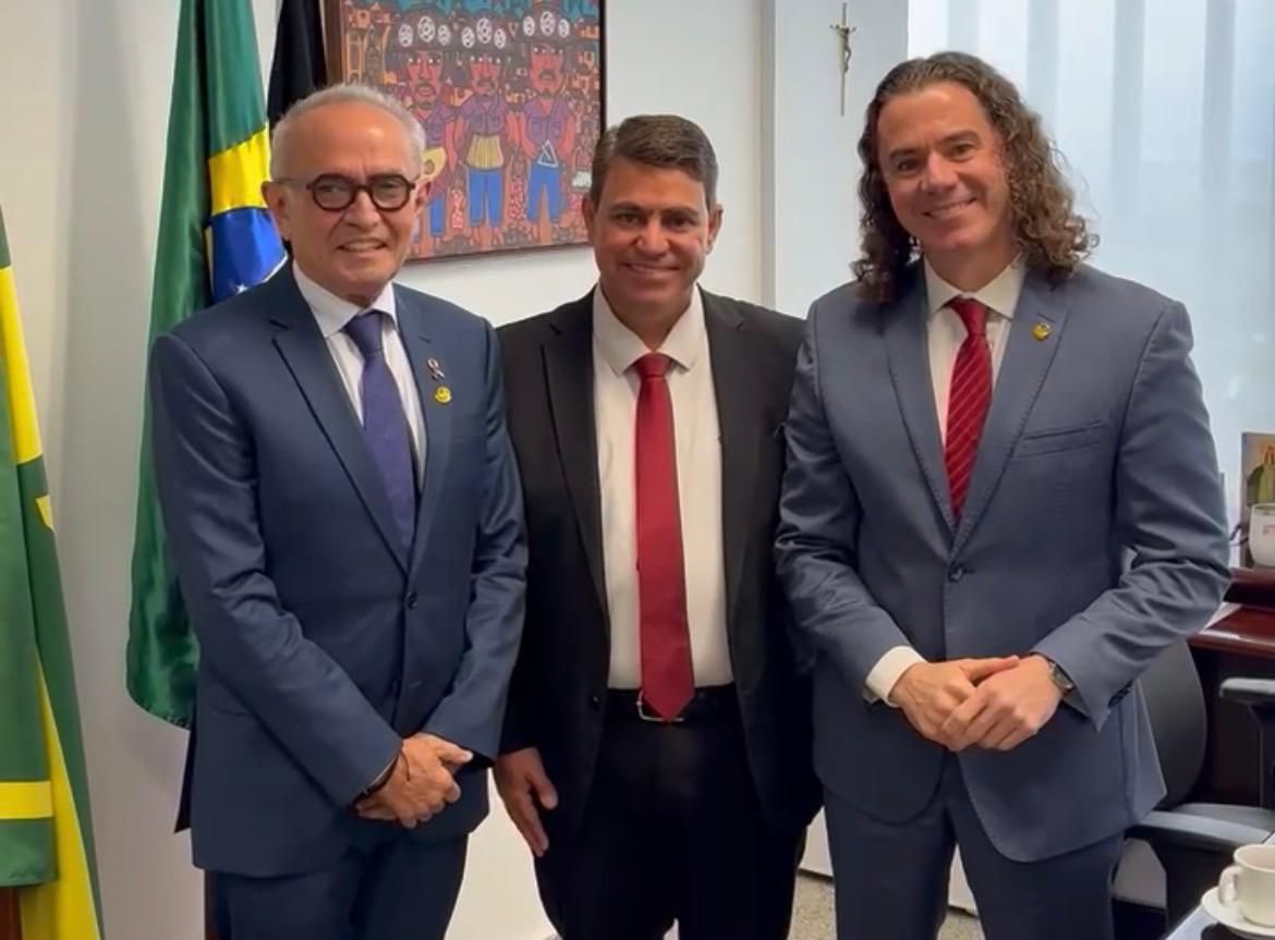Ao lado de Cícero, Veneziano recebe o apoio à sua reeleição do presidente da Câmara de João Pessoa, Dinho Dowsley