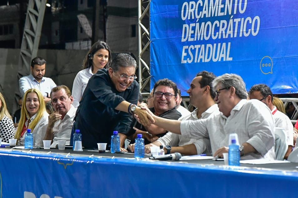 Após desabafo de Adriano Galdino, João Azevêdo rebate o deputado: \\\'Ele foi ouvido\\\'; veja
