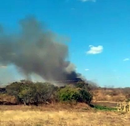 Incêndio atinge zona rural de São José de Espinharas; Corpo de Bombeiros está no local