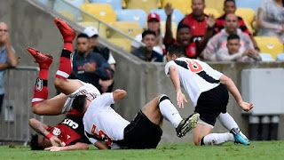 Em clássico de erros, Flamengo e Vasco empatam no Maracanã pela Taça Guanabara