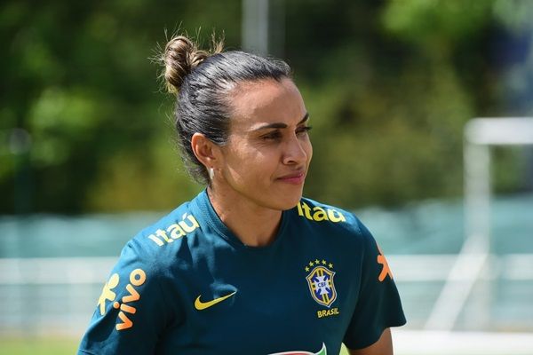 Vadão confirma Marta como titular contra a Itália, mas craque não se garante o jogo todo