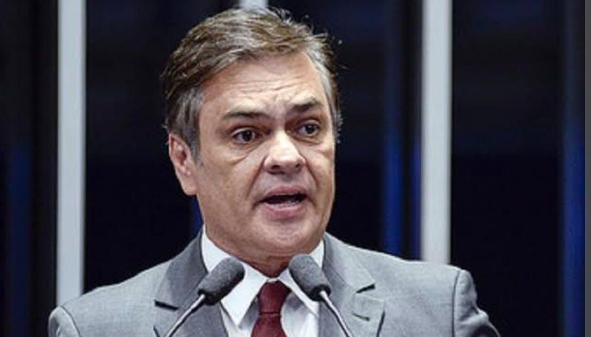 Cássio descarta voltar à política, mas abre caminho para Cícero Lucena na oposição