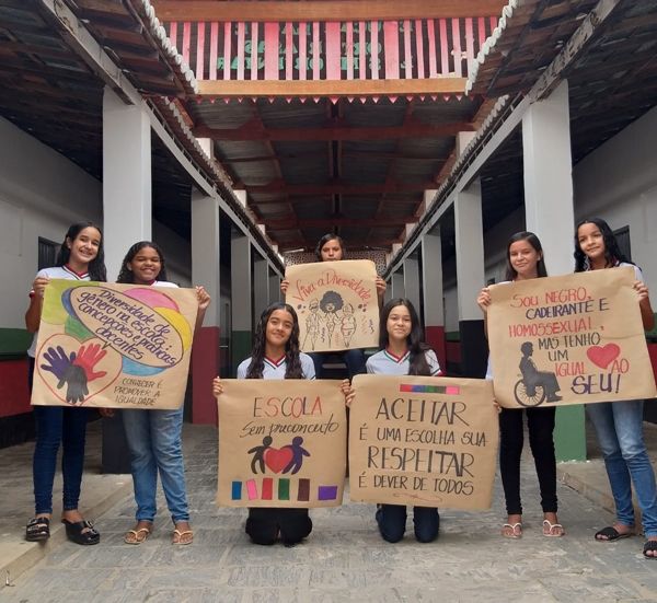 Alunos da escola Capitulina Sátiro, em Cacimba de Areia, realizam pesquisa sobre diversidade e gênero na escola