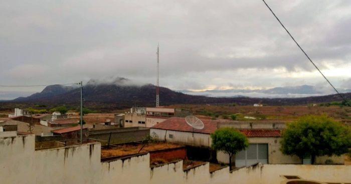 Chove mais de 57 mm na cidade de Santa Terezinha-PB, na noite desta segunda (2)