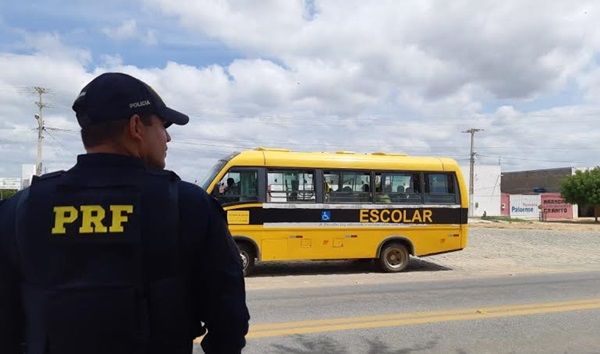 PRF apreende ônibus escolar de Santa Terezinha-PB que levava moradores para enterro