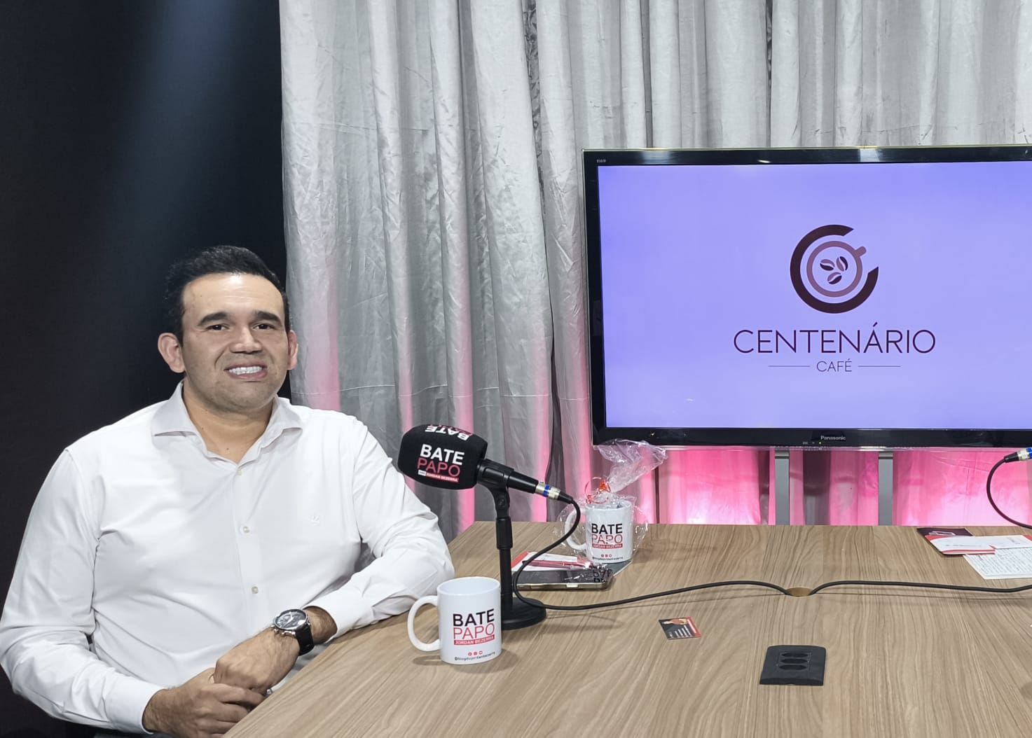 A dedicação de Hugo Motta é fundamental, destinando verbas para a saúde, para manter e equipar os hospitais da Paraíba, afirma Dr. Jhony Bezerra; vídeo