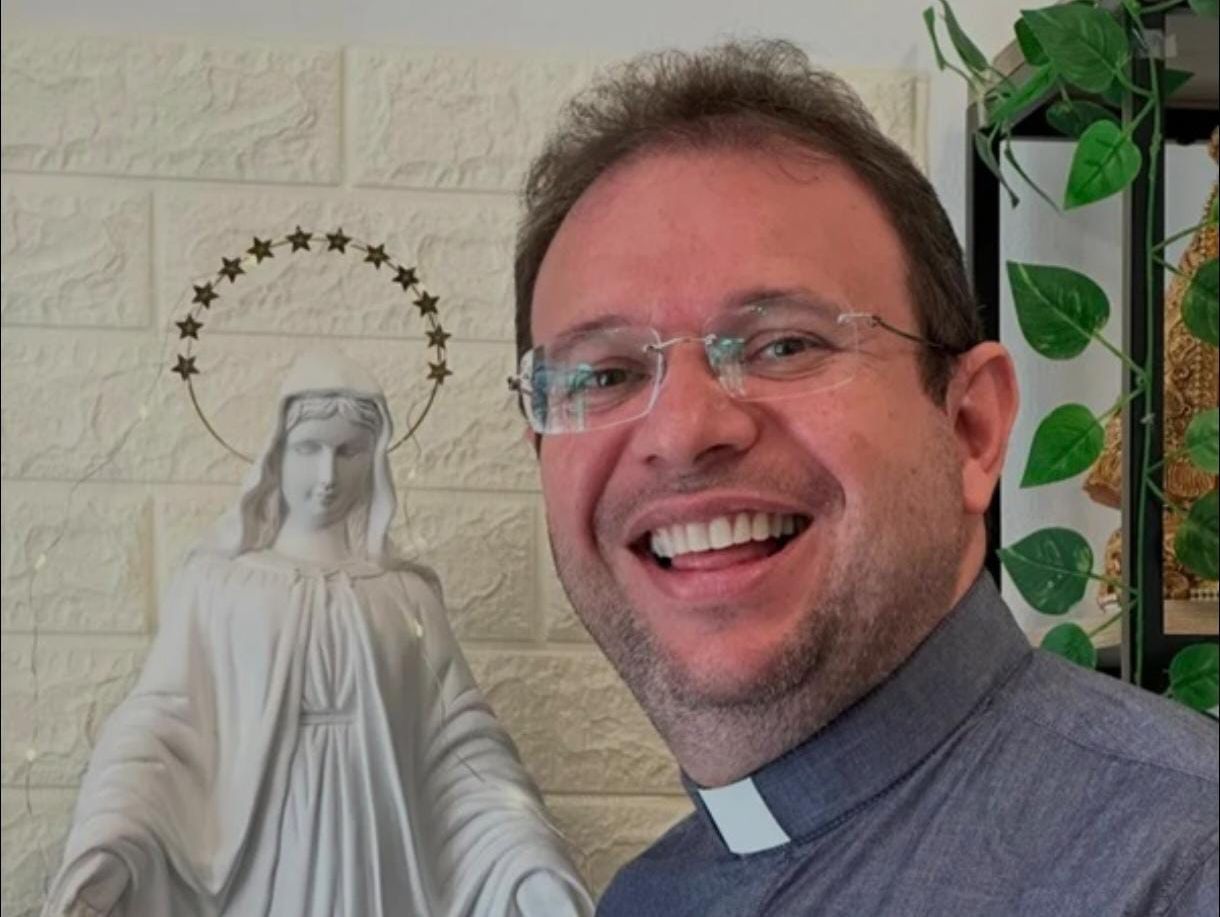\\\'Eis aqui o servo do Senhor\\\', diz Padre Fabrício Timóteo sobre seu retorno à Diocese de Patos; vídeo