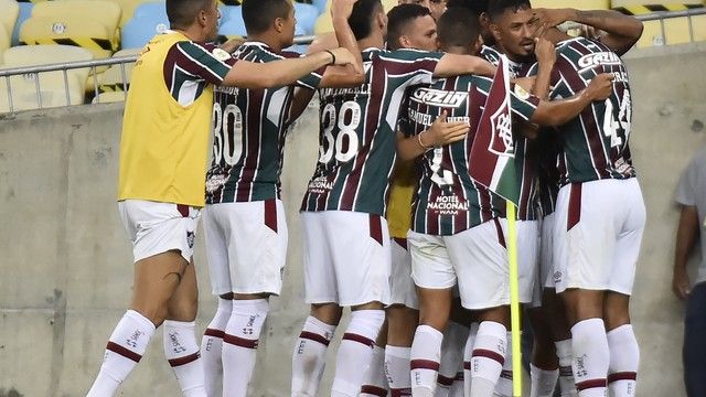 Fluminense vive atmosfera mágica e entra na briga pelo título