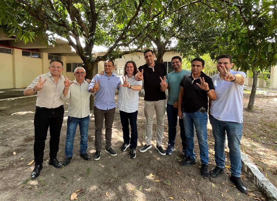 Veneziano recebe apoio à sua reeleição ao Senado Federal do grupo de oposição da cidade de Santa Helena  