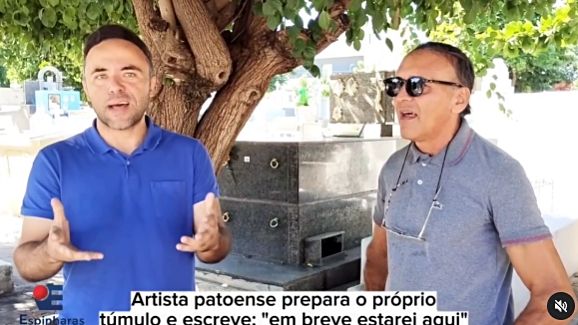 Inusitado: Forrozeiro Aécio Flávio prepara túmulo inclusive com sua foto preferida; Vídeo