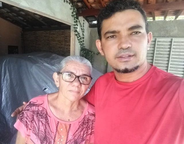 Moradora de Patos Edileuza Pereira é exemplo de honestidade ao devolver bolsa com 1.000 reais ao dono