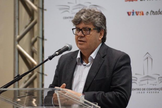 João Azevêdo e mais 12 governadores pedem revogação do decreto de Bolsonaro sobre porte de armas
