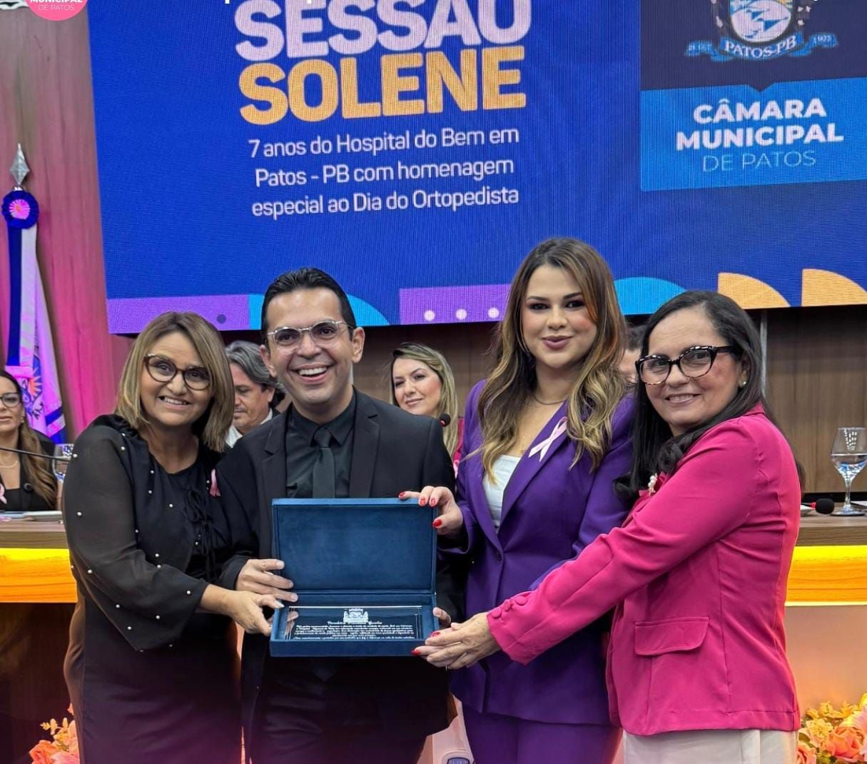 \\\'Uma noite especial, agradeço a Deus e aos prestadores de serviço do Complexo\\\', diz Francisco Guedes após ser homenageado na Câmara de Patos; ouça