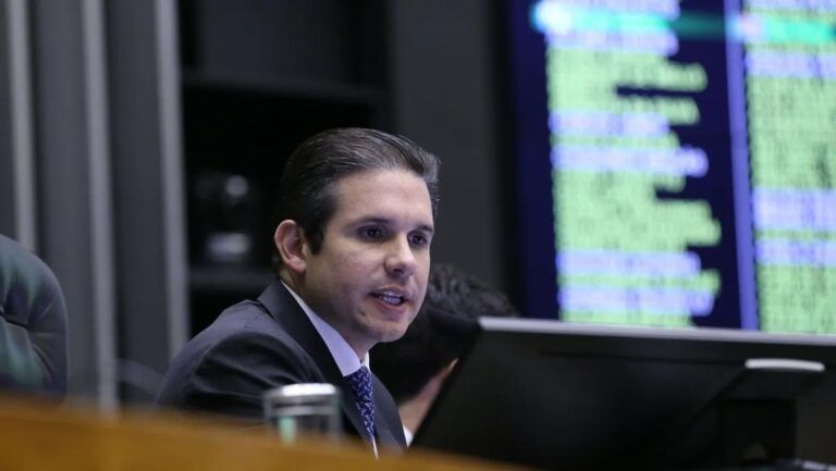 Crise política: Hugo Motta rompe com Lindbergh Farias e isola líder do PT na Câmara