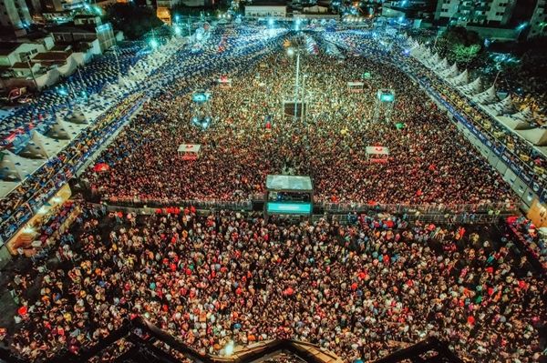 Empresa organizadora do São João de Patos se manifesta após críticas da imprensa sobre organização do evento; Ouça