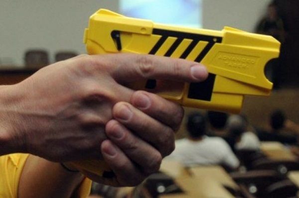 Agentes de trânsito recebem primeiras armas taser nesta sexta-feira, em Itaporanga (PB)