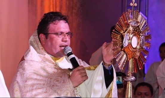 Padre Fabrício conclama todos os cristãos a se unirem em oração neste domingo ( 20); veja como participar