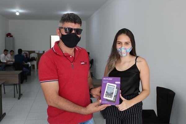 Leitora de Patos ganha Tablet do sorteio dos 3 anos do Blog do Jordan Bezerra