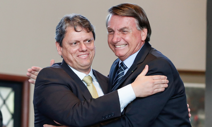 Bolsonaro fecha apoio a Tarcísio para eleição presidencial