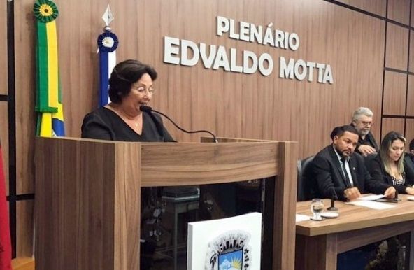 Vereadora Lucinha faz duras críticas ao prefeito de Patos, Dr.Ivanes, e dispara: “a gestão mudou, mas o descaso continua” 