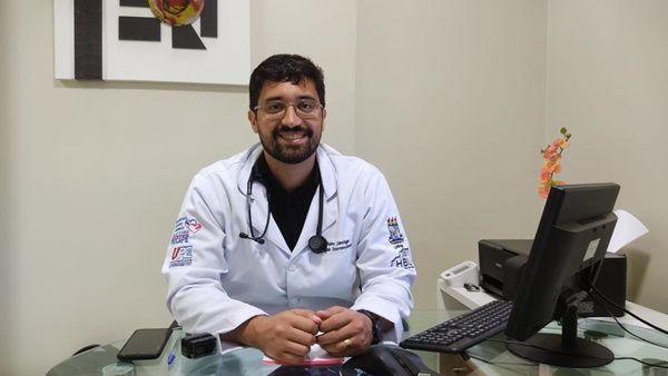 Cardiologista Jeann Santiago fala sobre crescente número de infartos e destaca importância da Hemodinâmica em Patos; ouça