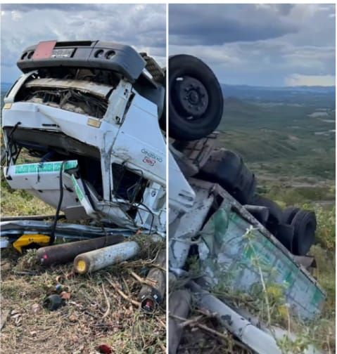 Caminhão tomba na Serra de Teixeira carregado com cilindros de oxigênio hospitalar 
