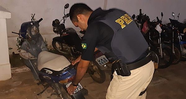 PRF recupera moto roubada durante atendimento a acidente na BR-361, saída para Santa Terezinha