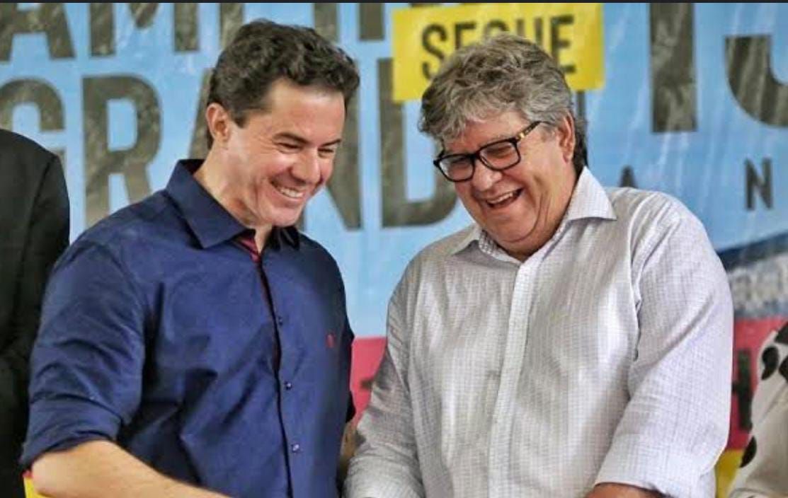 João Azevêdo lidera com 42% e Veneziano com 26%, segundo enquete da Arapuan; veja lista completa