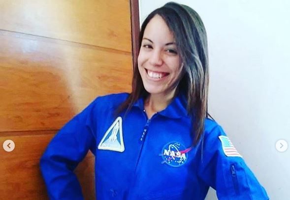 Conheça a história da estudante paraibana que vende água para conseguir ir à NASA