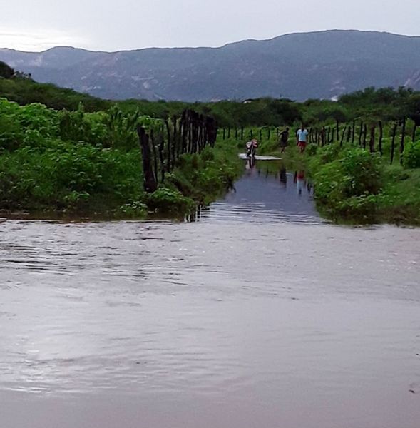 Chove mais de 100mm em Cacimba de Areia e Rio Farinha apresenta forte cheia que vai para a Barragem